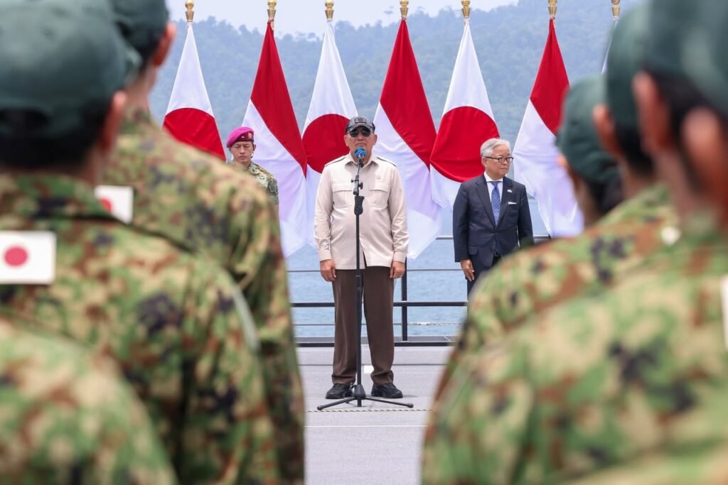 Menhan Sjafrie Sjamsoeddin menyampaikan sambutan di hadapan personel JMSDF