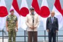 Menhan RI Sjafrie Sjamsoeddin memberikan sambutan dalam upacara penganugerahan Satyalancana Dharma Samudera di atas kapal JS Kunisaki