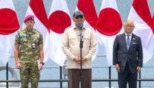 Menhan RI Sjafrie Sjamsoeddin memberikan sambutan dalam upacara penganugerahan Satyalancana Dharma Samudera di atas kapal JS Kunisaki