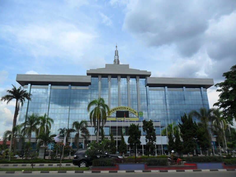 Kantor Gubernur Kalimantan Timur di Samarinda. (Foto: Ezagren/Wikimedia Commons)